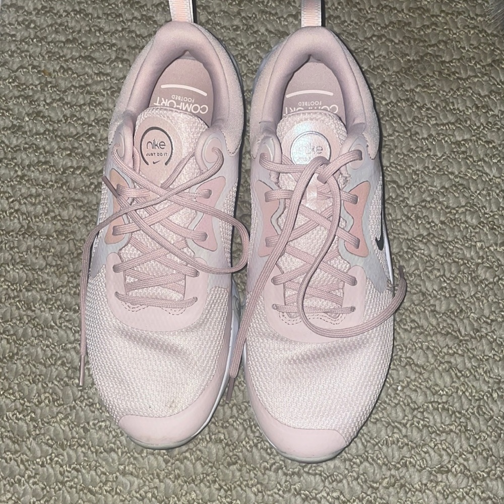 Nike. Light Pink.